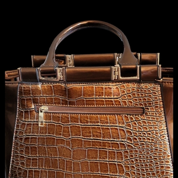 HP✨️ NWOT patent leather handbag - Picture 3 of 8